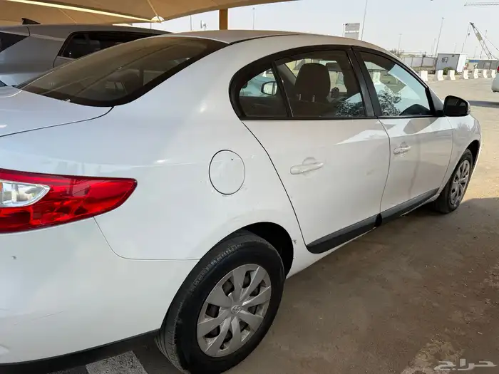 سيارة رينو 8