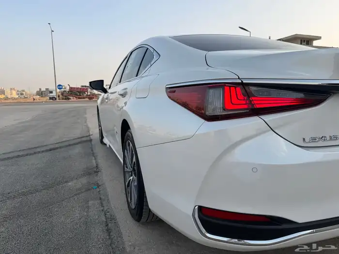 للبيع لكزز 250 ES اربعة سنلدر بحالة الوكالة 3