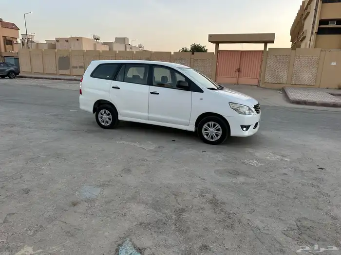 للبيع انوفا 2015 نظيفة جدا 2