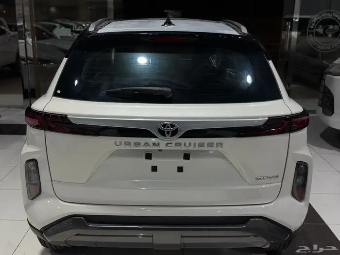 تويوتا اوربان فل سقف اسود بنزين 2026 نظام 50-50 5