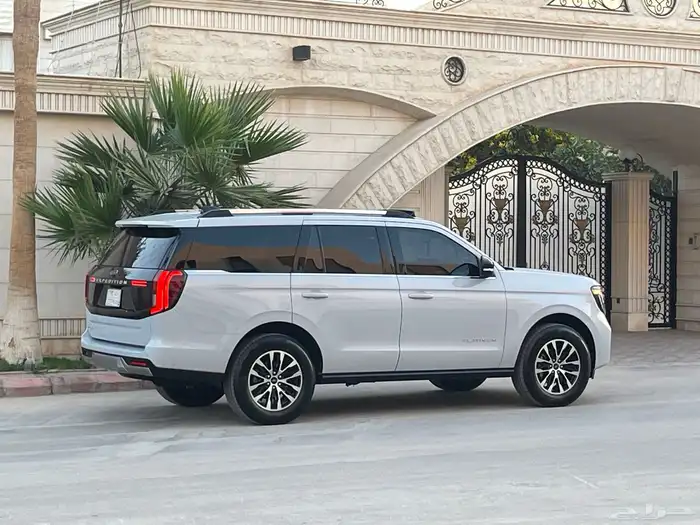 فورد اكسبديشن بلاتينيوم 2025 قمه بالنظافه بحال الوكاله 36