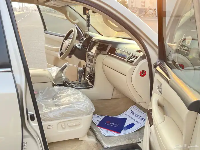 جيب لكزس LX570 موديل 2015 قمة في النظافة. 22