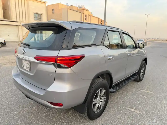 فورشنر 2022 VX سعودي نظيف .. 5