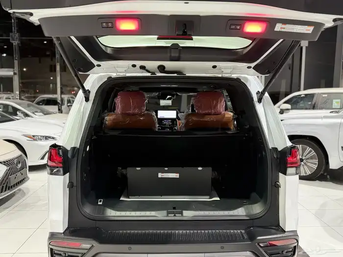 لكزس LX 600 بريمي VIP ابيض بلاك ادشن داخل - جملي نظام 50-50 6