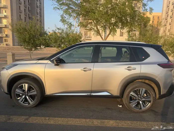 نيسان إكس تريل فل كامل سقف اسود جلد جملي 7