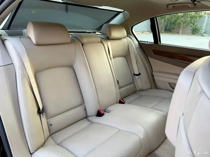 بي ام دبليو 740 موديل 2011 نظيف جدا 25