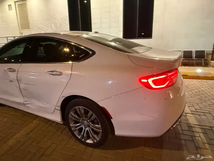 للبيع كرايزلر C200 موديل 2016 9