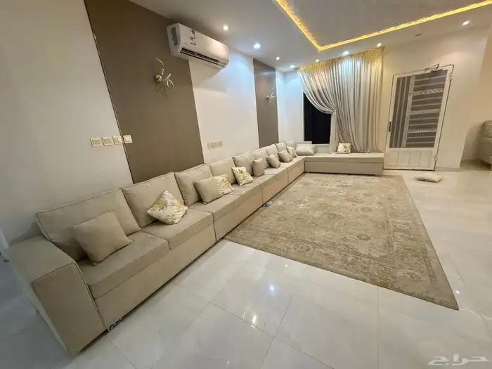 اعرض لكم اليوم5 كنبات و10 مخدات كبيره 6 صغير اصفر و5لون بيج 0