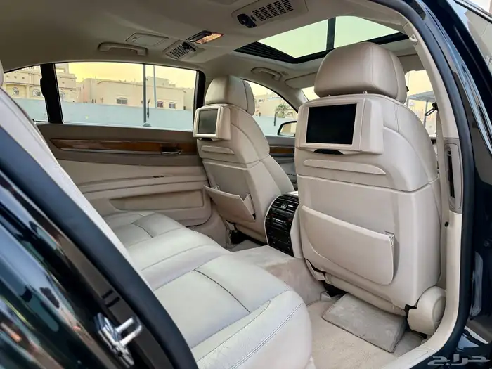 بي ام دبليو 740 موديل 2011 نظيف جدا 24