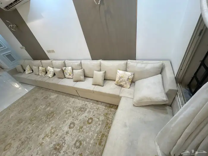 اعرض لكم اليوم5 كنبات و10 مخدات كبيره 6 صغير اصفر و5لون بيج 2