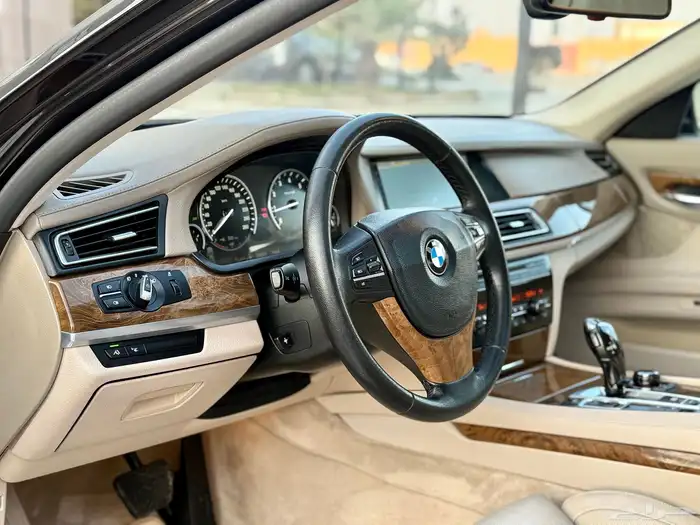 بي ام دبليو 740 موديل 2011 نظيف جدا 15