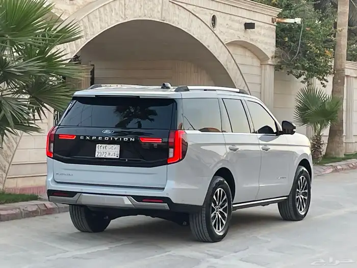 فورد اكسبديشن بلاتينيوم 2025 قمه بالنظافه بحال الوكاله 32