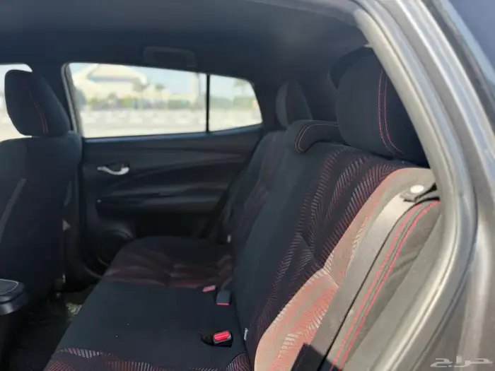 تويوتا يارش هاتش باك نظيفة جدا صيانة وكالة تم تنزيل الحد 43 15