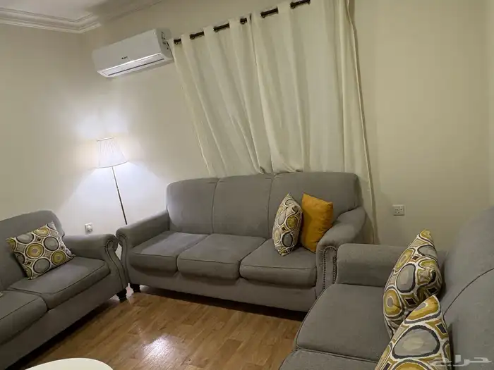 كنب مستخدم من اشلي 1