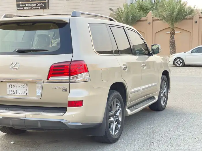 جيب لكزس LX570 موديل 2015 قمة في النظافة. 3