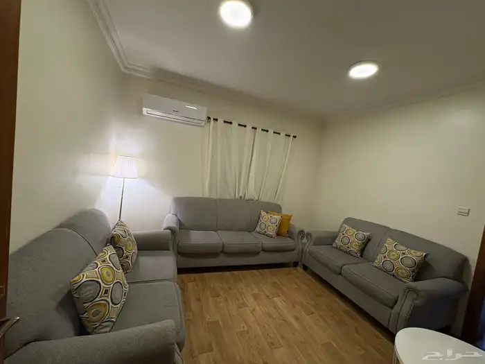 كنب مستخدم من اشلي 4