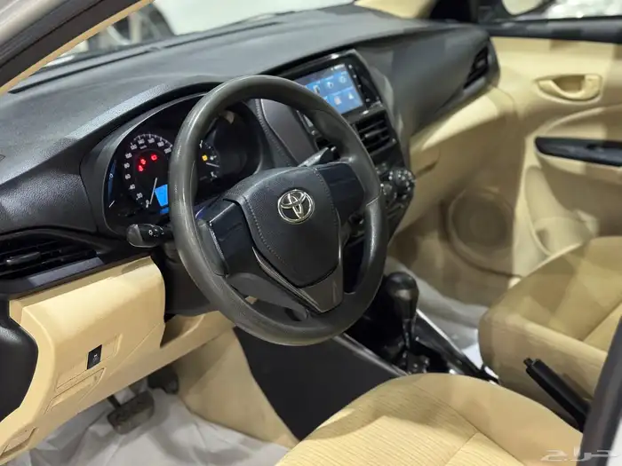 تويوتا يارس Y استاندر 2022 4