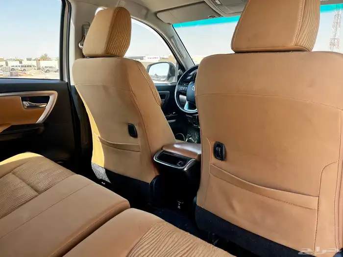 تويوتا فورتشنر Vx بنزين موديل 2022 9