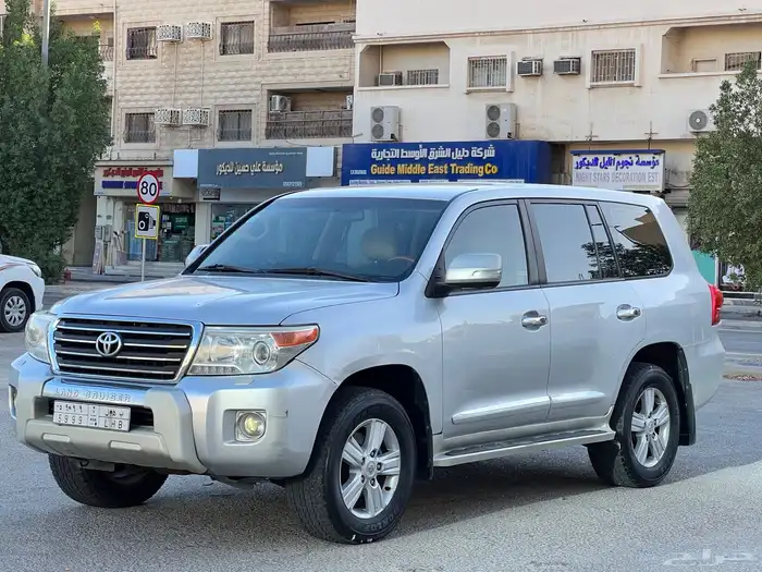تويوتا لاند كروزر جيب موديل 2013 قمة النظافه 3