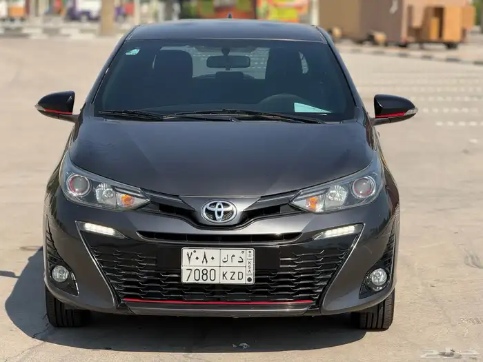 تويوتا يارش هاتش باك نظيفة جدا صيانة وكالة تم تنزيل الحد 43 1