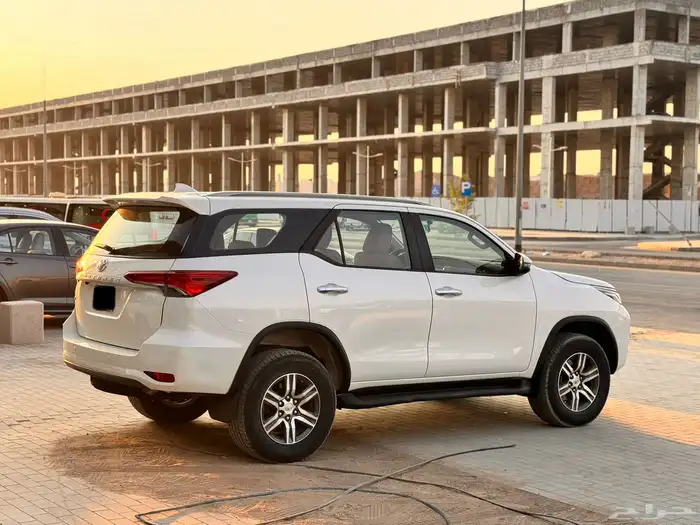 تويوتا فورتشنر 2022 ابيض دبل 7