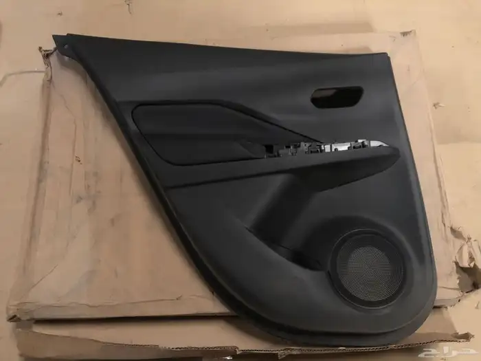 ديكور باب خلفي كيكس 2018-2024 أصلي وكالة 4