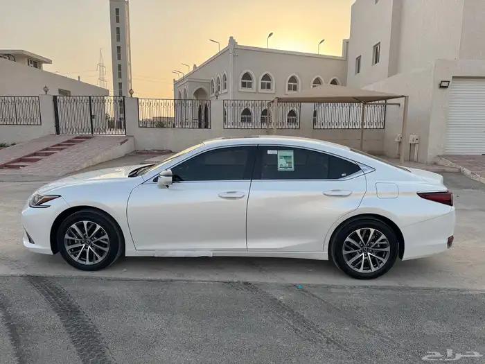 للبيع لكزز 250 ES اربعة سنلدر بحالة الوكالة 4