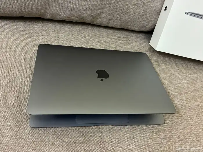 ماك بوك آير لابتوب معالج M1 نظيف جدا استخدام خفيف 0