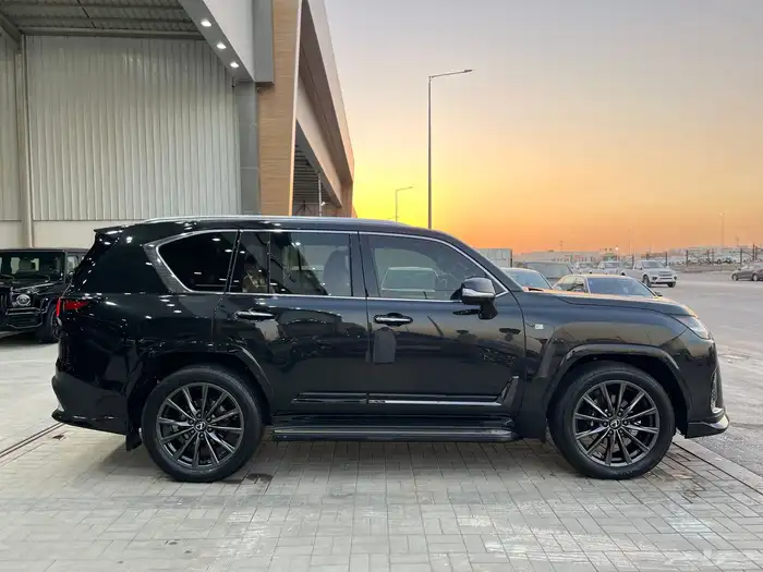 لكزس LX600 سبورت F موديل 2025 4