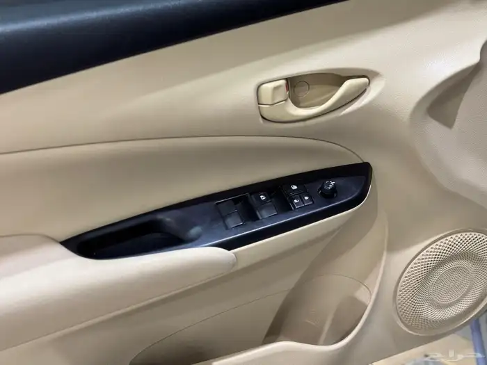 تويوتا يارس Y استاندر 2022 3