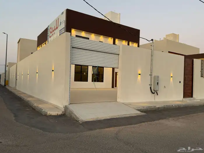 للبيع فيلا كبيره مودرن البكيريه حي الرياض 18