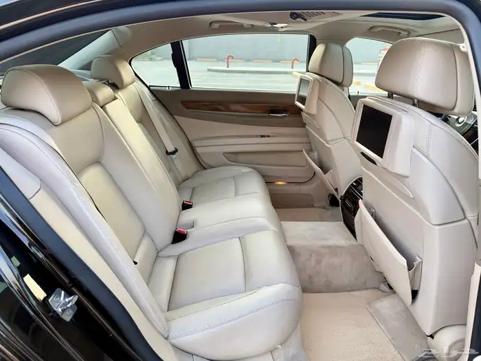 بي ام دبليو 740 موديل 2011 نظيف جدا 26