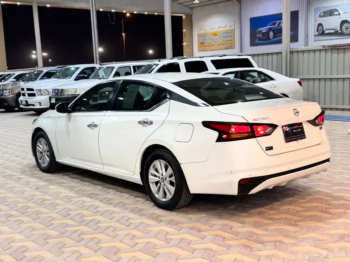 نيسان التيما موديل 2022 8