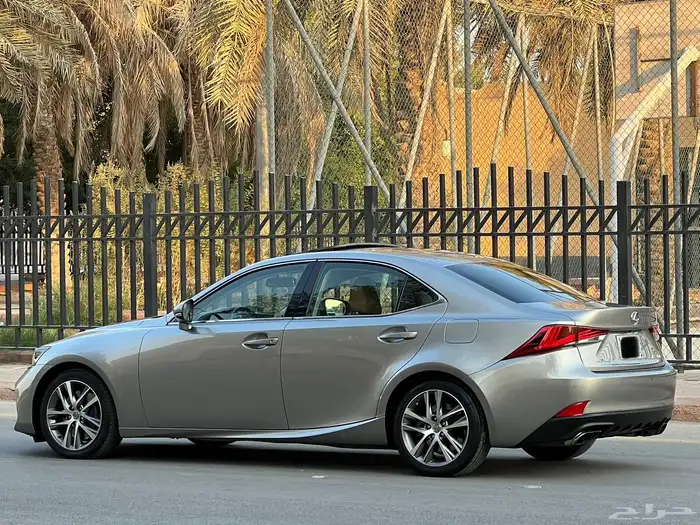 لكزس lS 300 2020 سعودي 4