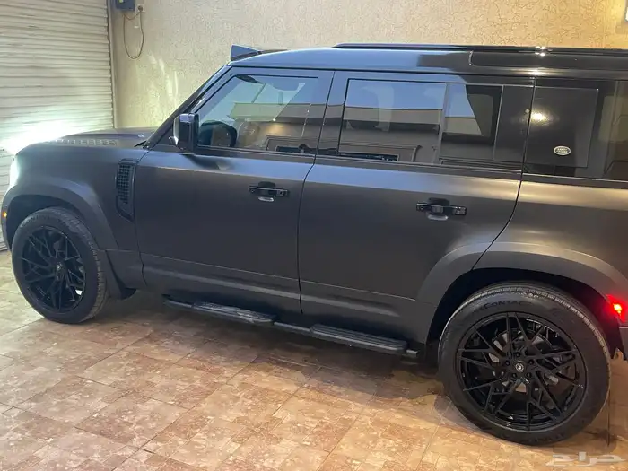 للبيع ديفندر SE موديل 2020 ماشي 70 الف 4