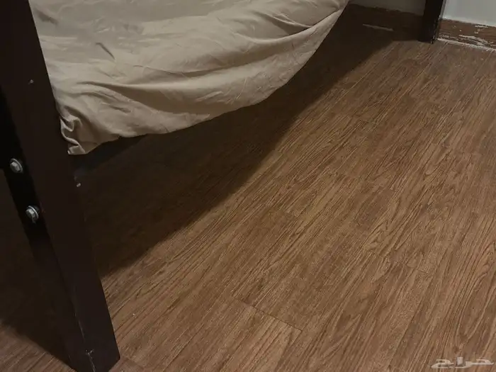 سرير للبيع نفر حديد والحواف خشب اللون بني 2