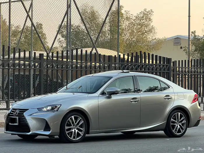 لكزس lS 300 2020 سعودي 1