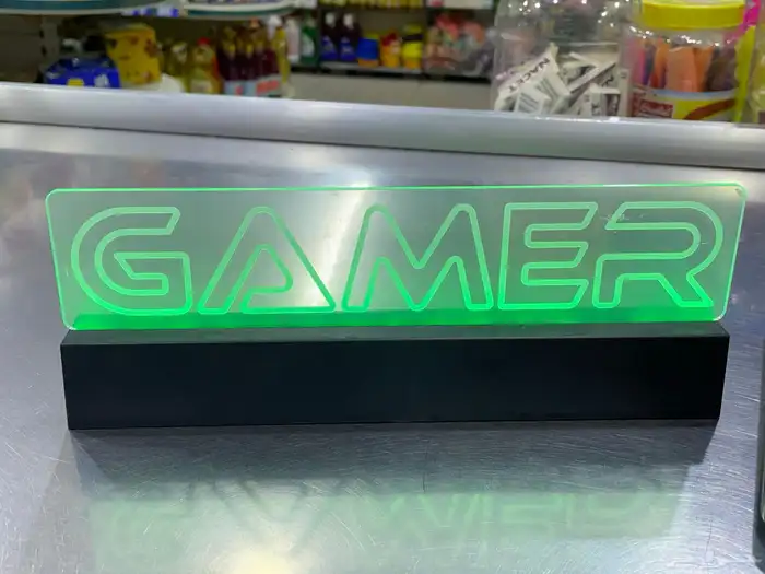 لمبه مكتوب GAMER لون اخضر تحط بطاريه وا يشتغل اموره سليم 1