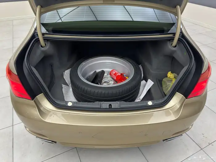 BMW 750Li 2011 ممشى قليل قمة النظافة 20