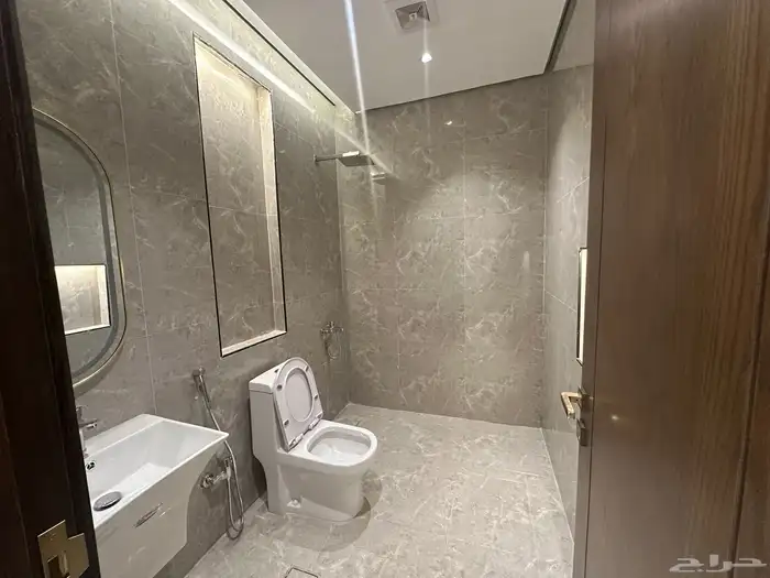 فيلا ارضيه للبيع مدخل خاص حي الاخضر 12