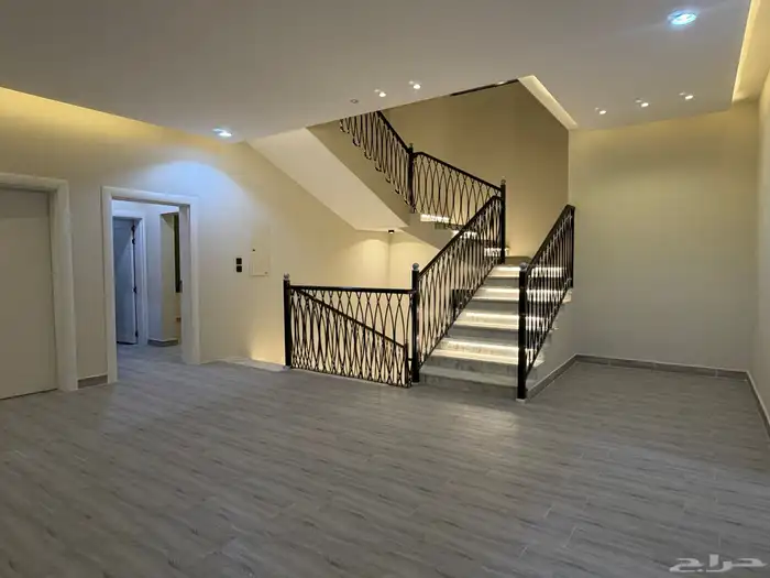 للبيع فيلا كبيره مودرن البكيريه حي الرياض 37