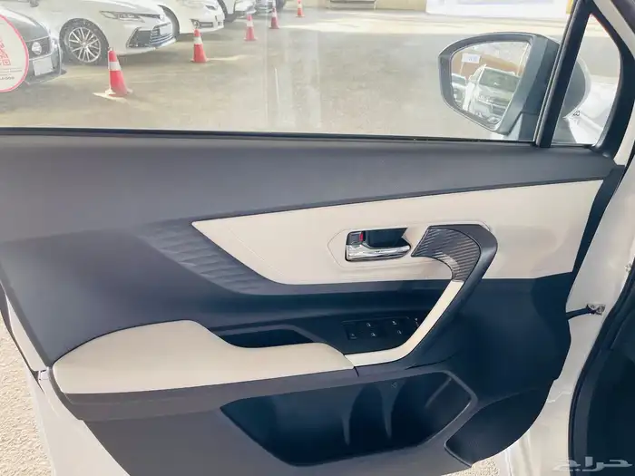 تويوتا فيلوز - GLX - 2025 4