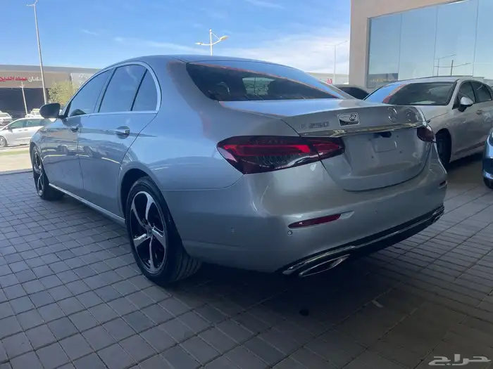 مرسيدس 2021 E250 رادار قياده ذاتيه فتحه سقف ( بنزين ) 2.0T 3