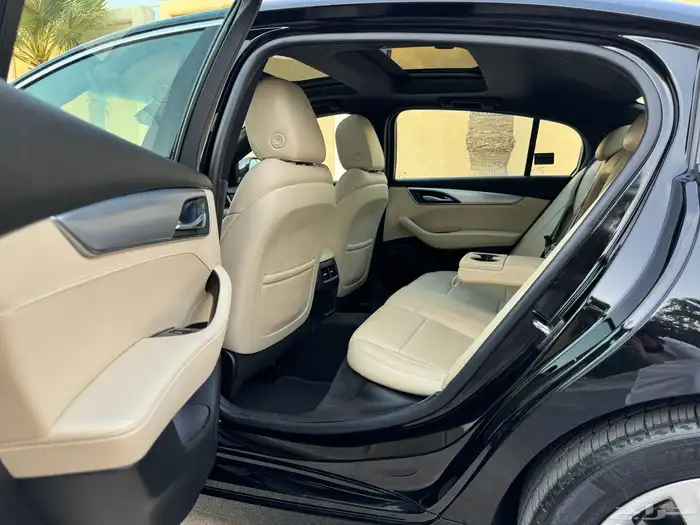 كاديلاك CT5 موديل 2024 ممشى 42 الف تحت الضمان والصيانة 34