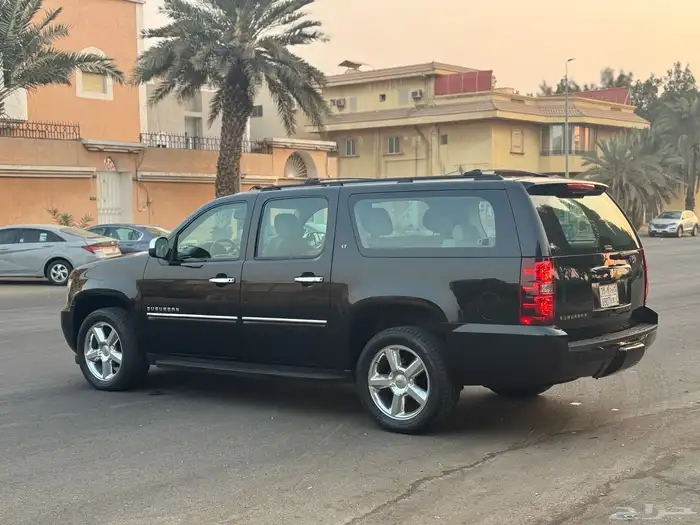 شيفرولية سوبربان 2013 اسود ملكي نظيف للبيع 6