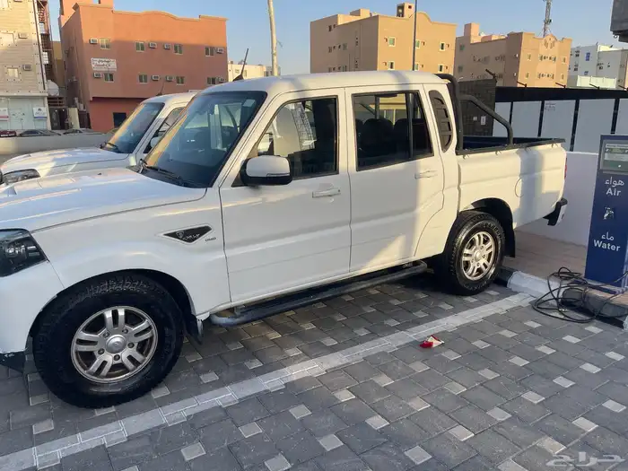 وانيت مهانيدرا 2022 ديزل قير اوتامتيك للبيع او الايجار 4