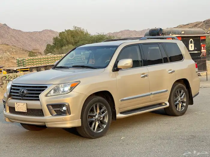 جيب لكزس LX570 موديل 2015 قمة في النظافة. 10