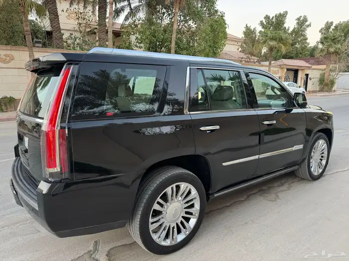 اسكاليد 2015 قصير سعودي اعلى فئه بحالة الوكاله 12