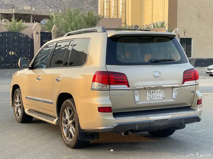 جيب لكزس LX570 موديل 2015 قمة في النظافة. 2