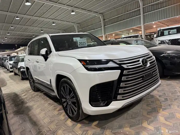 لكزس LX600 BB سعودي موديل 2025 4